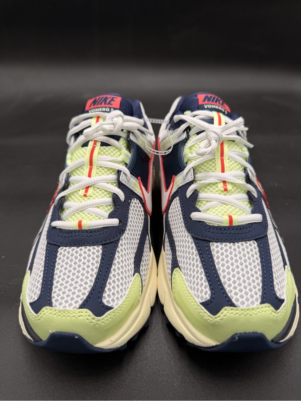 These are Nike Zoom Vomero 5 sneakers in the "Barely Volt" and "Midnight Navy" - Picture 3 of 7